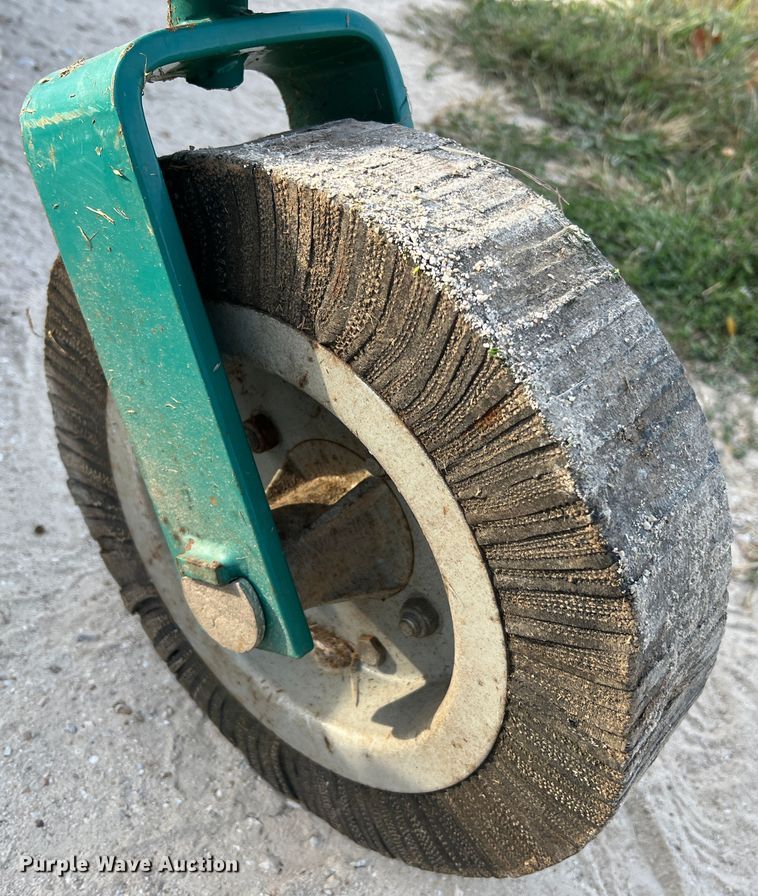 image for item MR9952 1982 John Deere 950  tractor