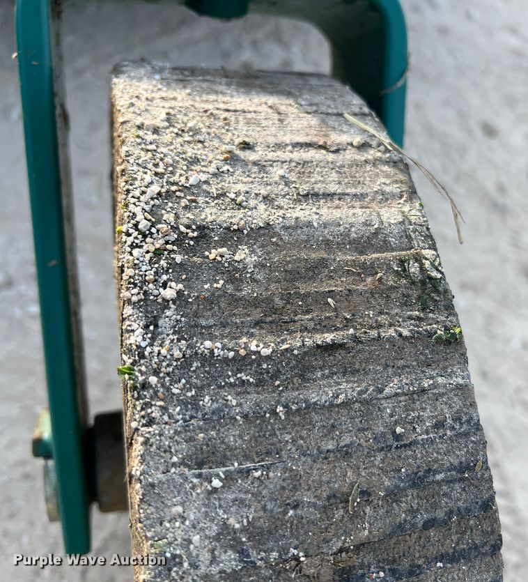 image for item MR9952 1982 John Deere 950  tractor