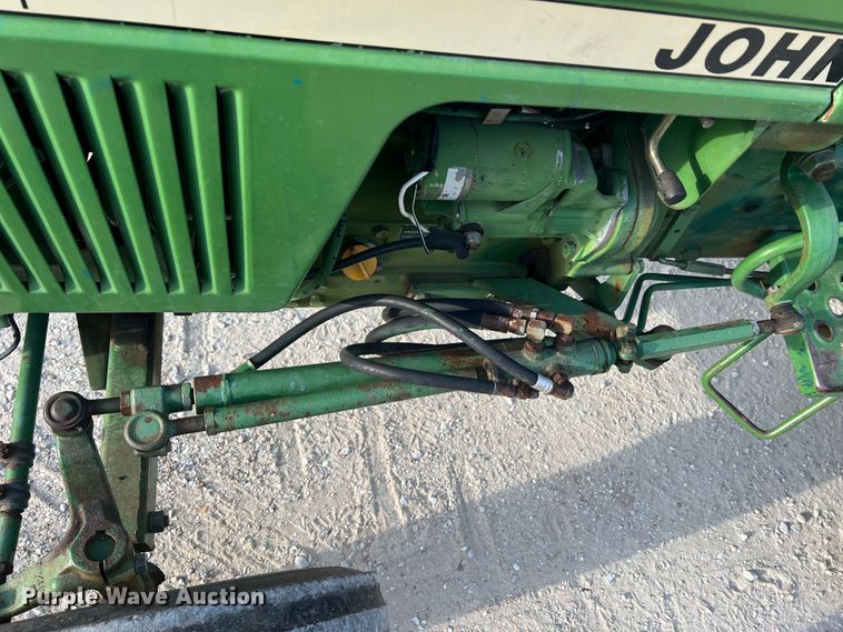 image for item MR9952 1982 John Deere 950  tractor