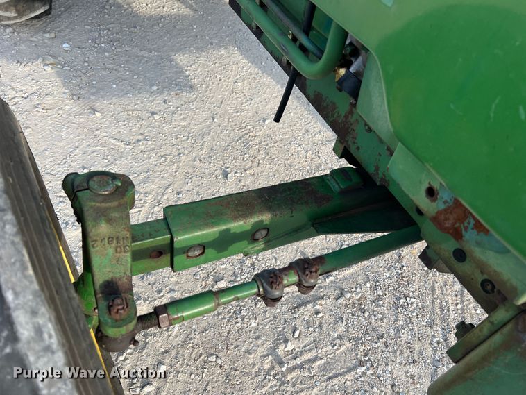 image for item MR9952 1982 John Deere 950  tractor