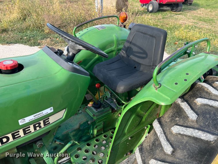 image for item MR9952 1982 John Deere 950  tractor