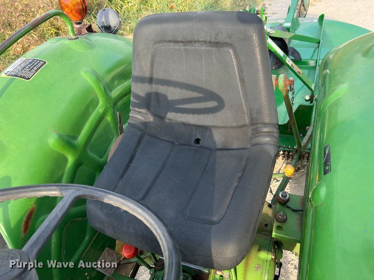 image for item MR9952 1982 John Deere 950  tractor