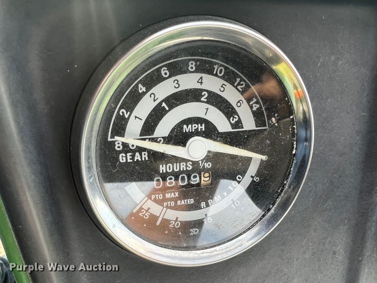 image for item MR9952 1982 John Deere 950  tractor