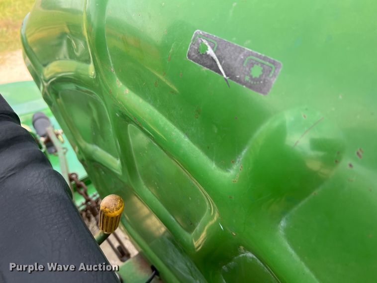 image for item MR9952 1982 John Deere 950  tractor