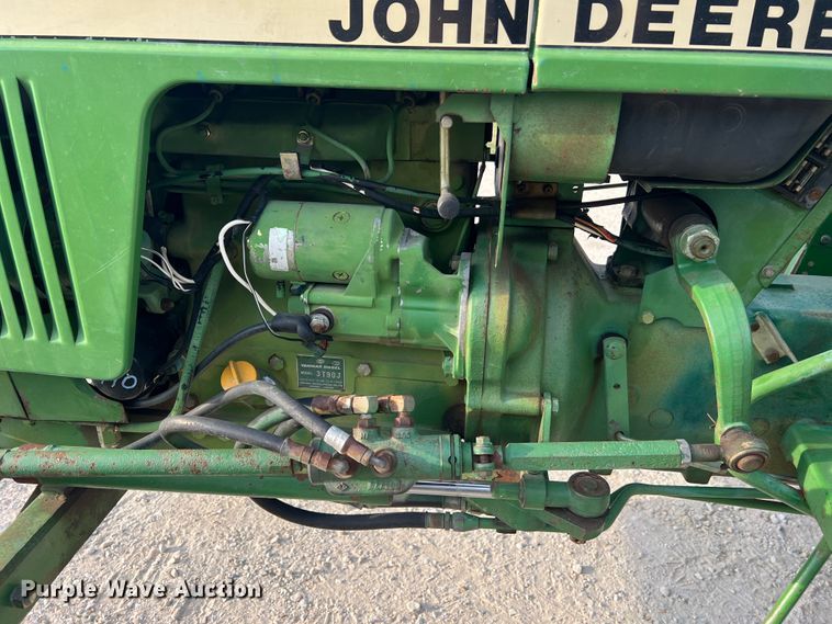 image for item MR9952 1982 John Deere 950  tractor