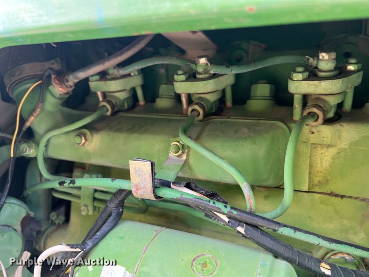 image for item MR9952 1982 John Deere 950  tractor