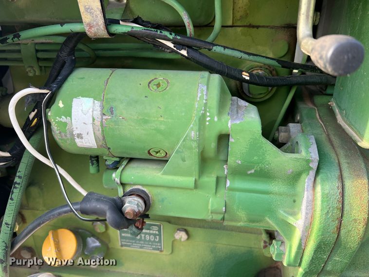 image for item MR9952 1982 John Deere 950  tractor