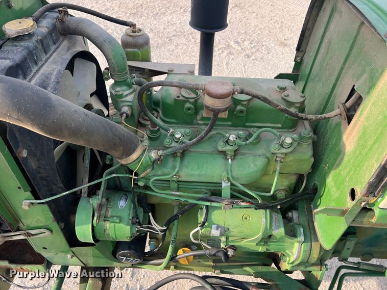 image for item MR9952 1982 John Deere 950  tractor