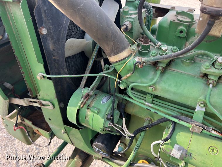 image for item MR9952 1982 John Deere 950  tractor