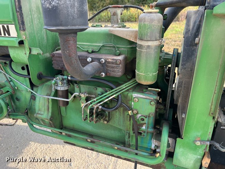 image for item MR9952 1982 John Deere 950  tractor