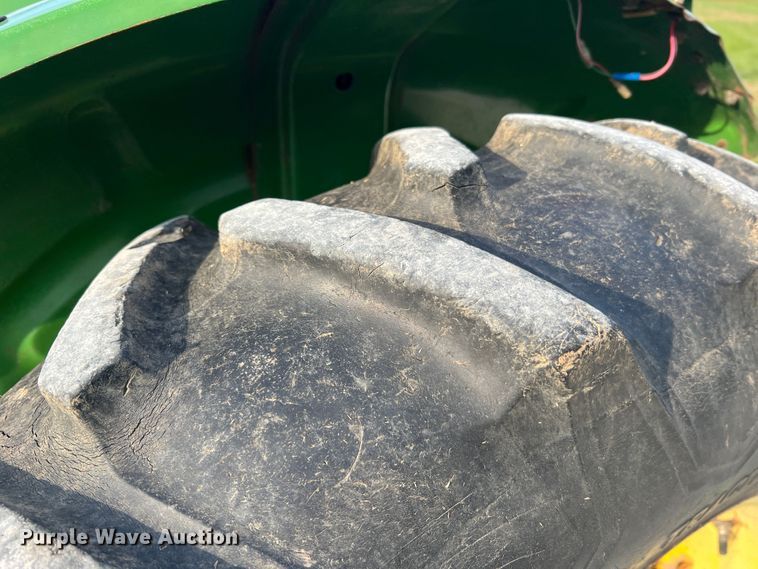 image for item MR9952 1982 John Deere 950  tractor