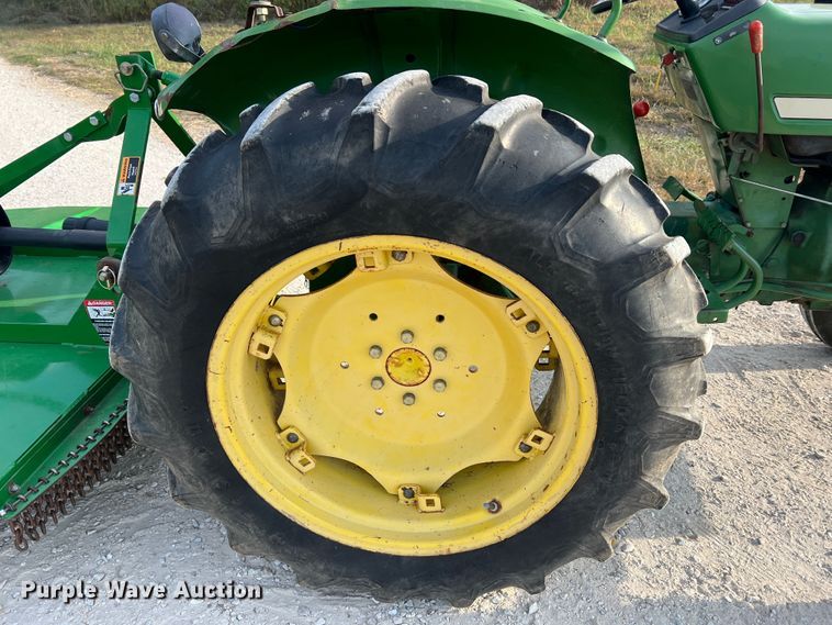 image for item MR9952 1982 John Deere 950  tractor