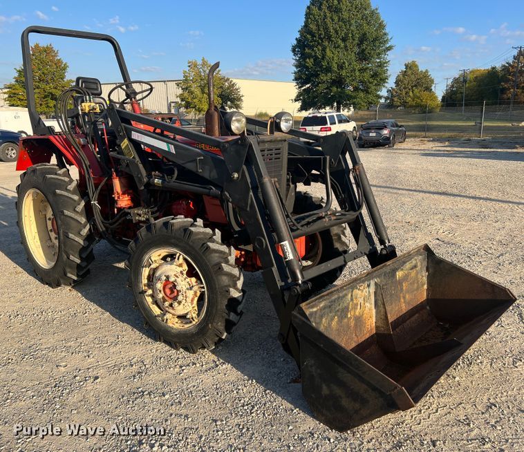 Belarus 310 MFWD tractor in Sedalia, MO Item MR9956 sold Purple Wave