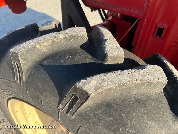 image for item MR9956 Belarus 310  MFWD tractor