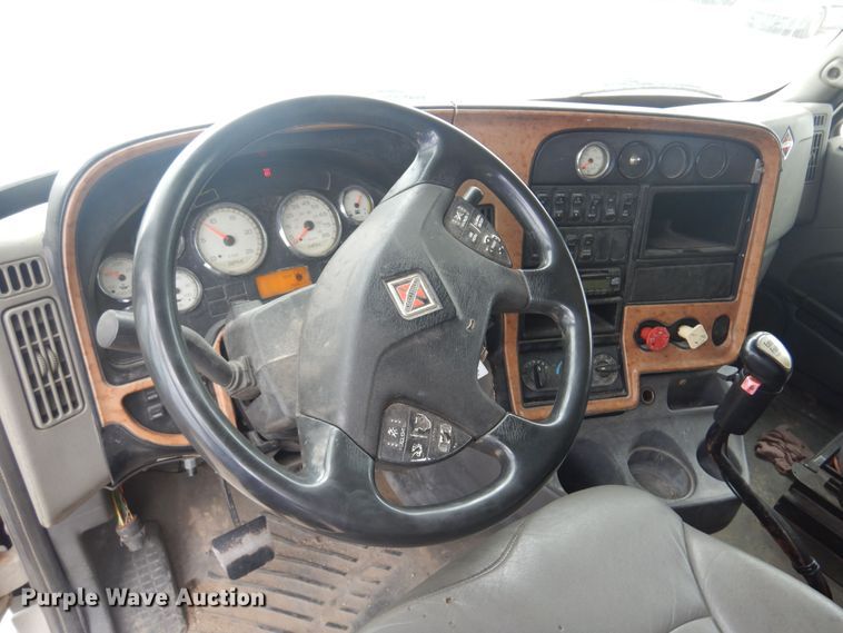 image for item DB7948 2011 International ProStar Premium  semi truck