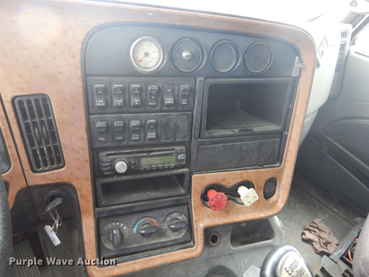 image for item DB7948 2011 International ProStar Premium  semi truck