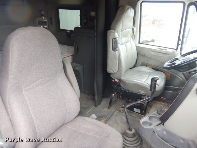 image for item DB7948 2011 International ProStar Premium  semi truck