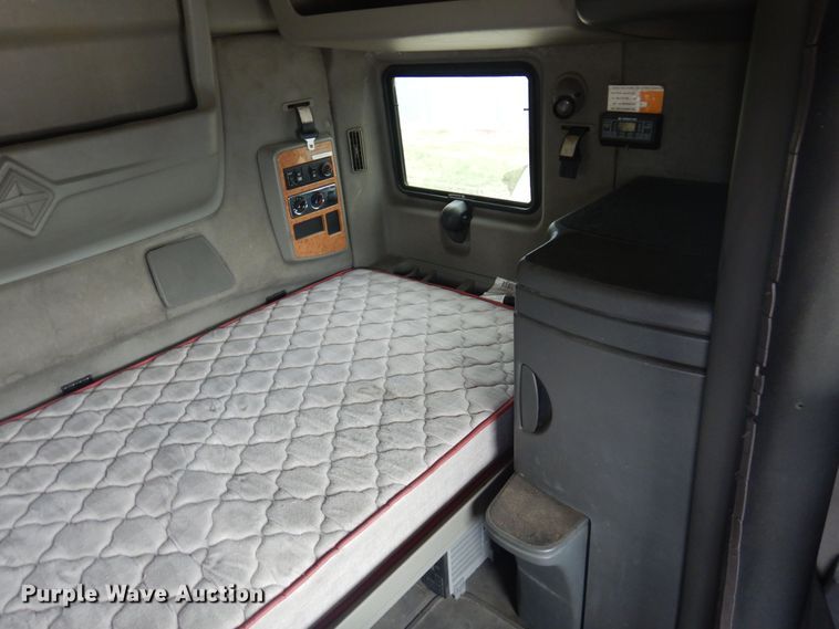 image for item DB7948 2011 International ProStar Premium  semi truck