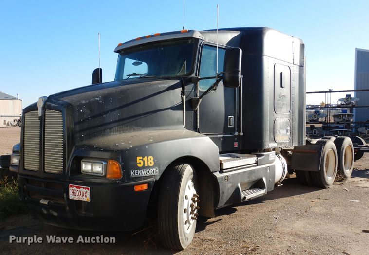 image for item DF8178 1998 Kenworth T600  semi truck
