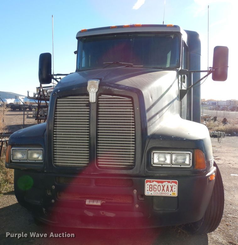 image for item DF8178 1998 Kenworth T600  semi truck