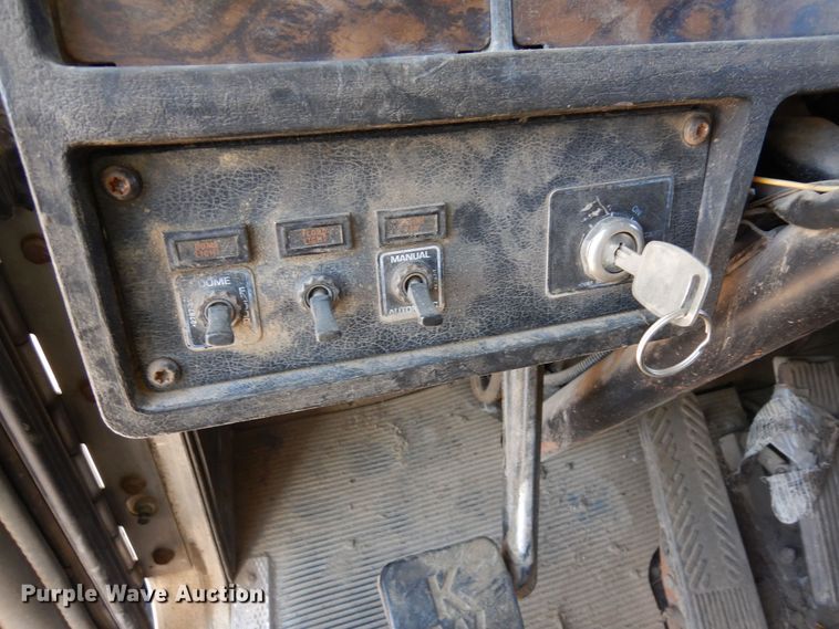 image for item DF8178 1998 Kenworth T600  semi truck