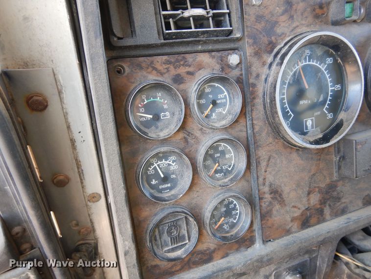 image for item DF8178 1998 Kenworth T600  semi truck