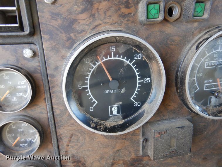 image for item DF8178 1998 Kenworth T600  semi truck