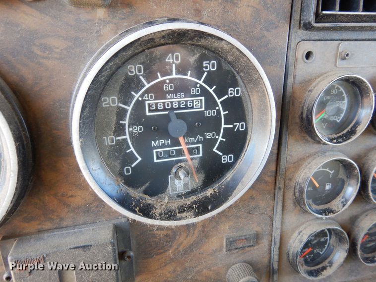 image for item DF8178 1998 Kenworth T600  semi truck