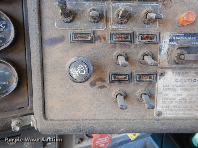 image for item DF8178 1998 Kenworth T600  semi truck