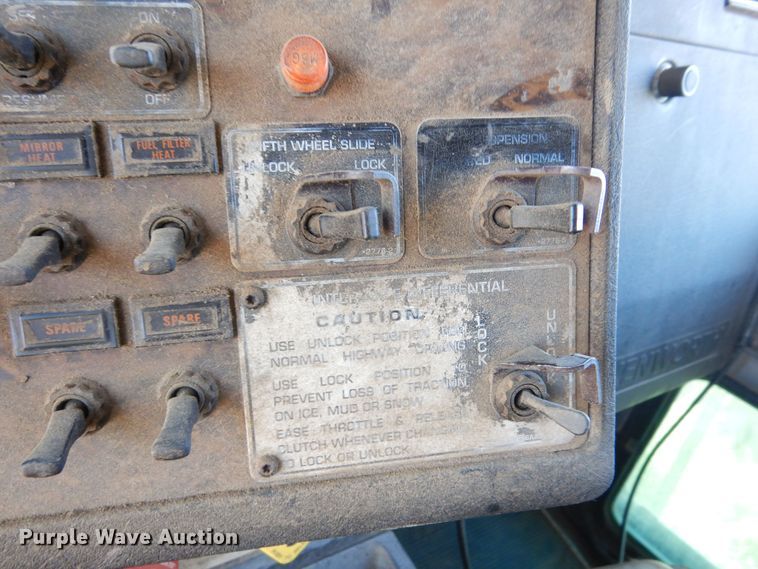 image for item DF8178 1998 Kenworth T600  semi truck