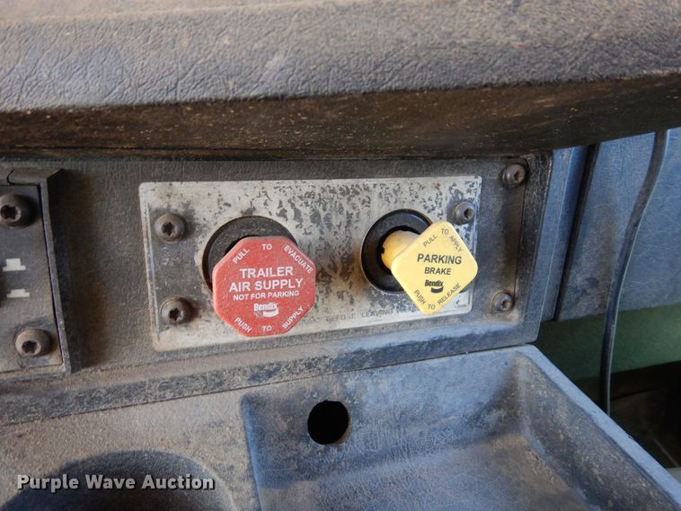 image for item DF8178 1998 Kenworth T600  semi truck