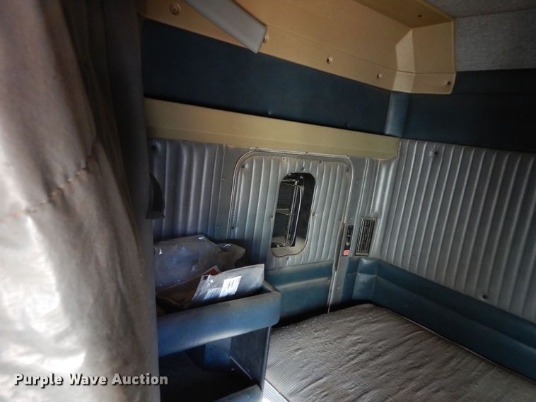 image for item DF8178 1998 Kenworth T600  semi truck