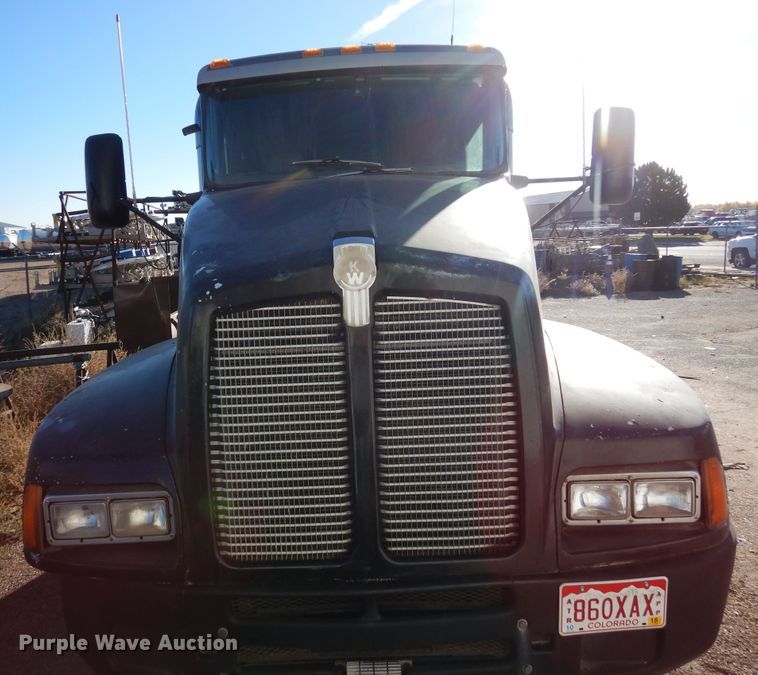 image for item DF8178 1998 Kenworth T600  semi truck