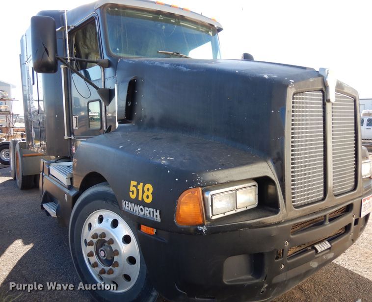 image for item DF8178 1998 Kenworth T600  semi truck