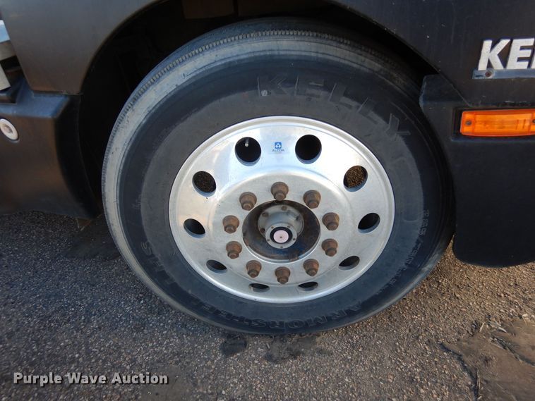 image for item DF8178 1998 Kenworth T600  semi truck