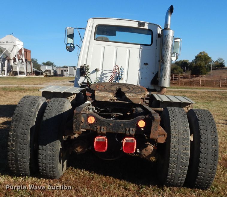 image for item DI6752 1991 Ford LT9000  semi truck