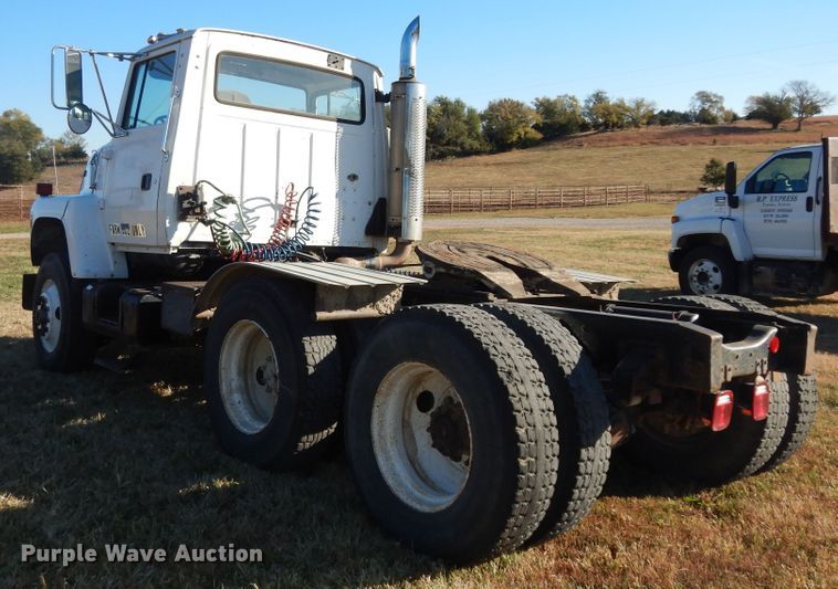 image for item DI6752 1991 Ford LT9000  semi truck