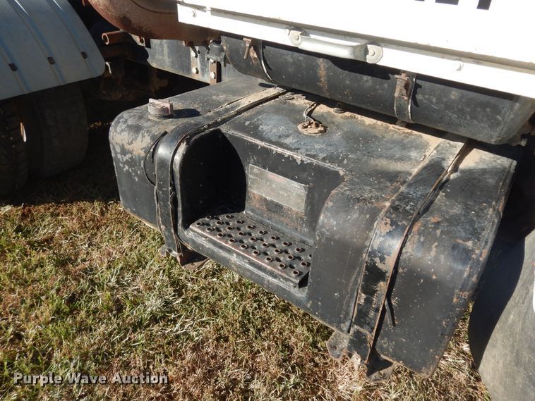 image for item DI6752 1991 Ford LT9000  semi truck