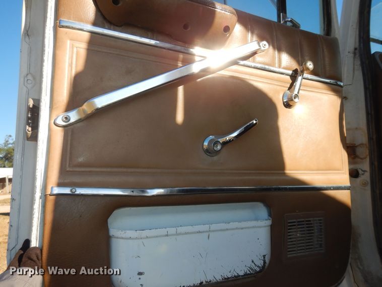 image for item DI6752 1991 Ford LT9000  semi truck