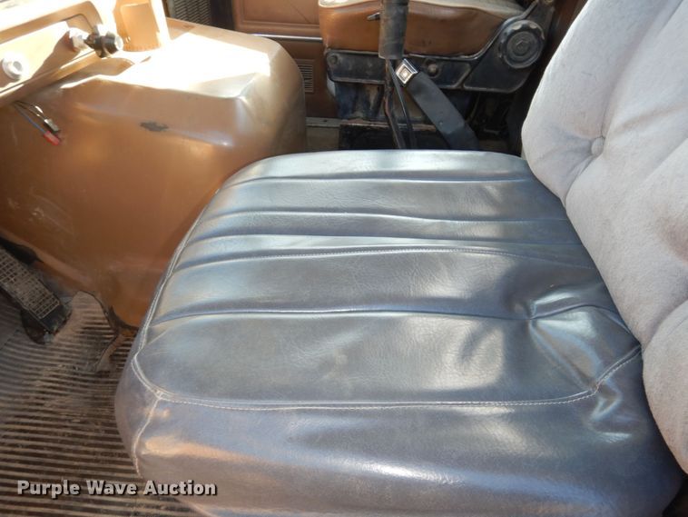 image for item DI6752 1991 Ford LT9000  semi truck