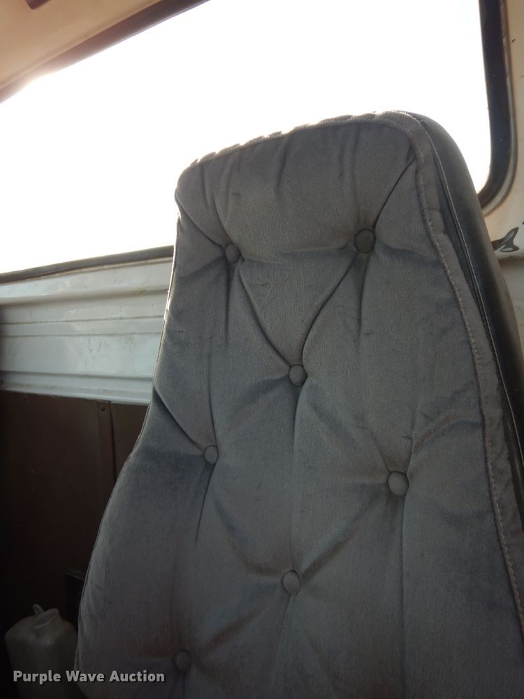 image for item DI6752 1991 Ford LT9000  semi truck