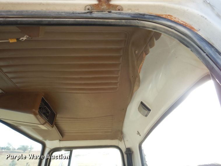 image for item DI6752 1991 Ford LT9000  semi truck