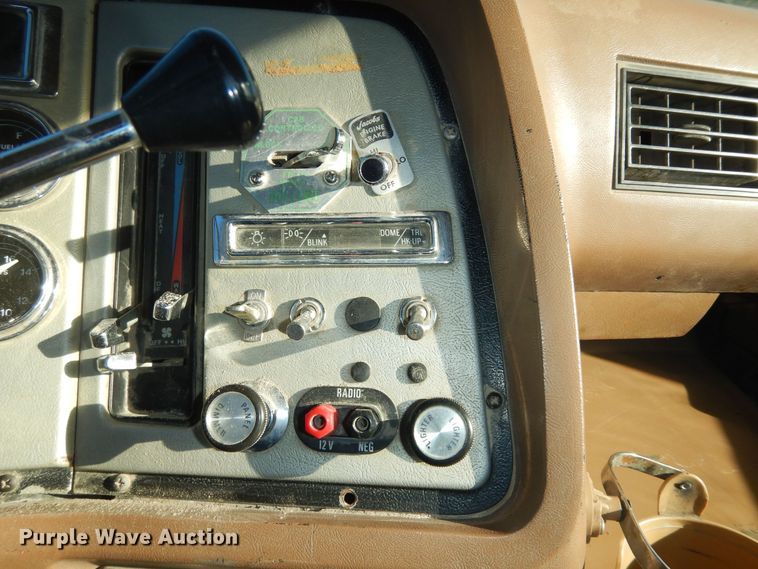 image for item DI6752 1991 Ford LT9000  semi truck