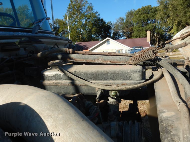 image for item DI6752 1991 Ford LT9000  semi truck