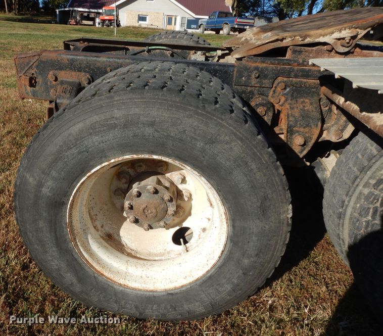 image for item DI6752 1991 Ford LT9000  semi truck