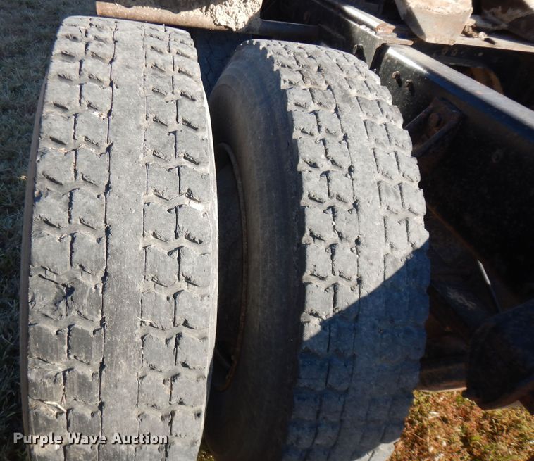 image for item DI6752 1991 Ford LT9000  semi truck