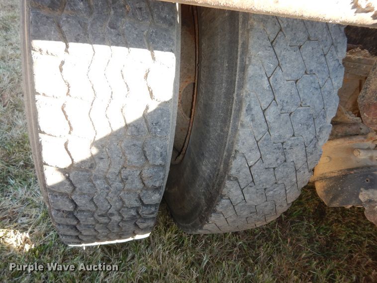 image for item DI6752 1991 Ford LT9000  semi truck