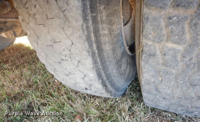 image for item DI6752 1991 Ford LT9000  semi truck