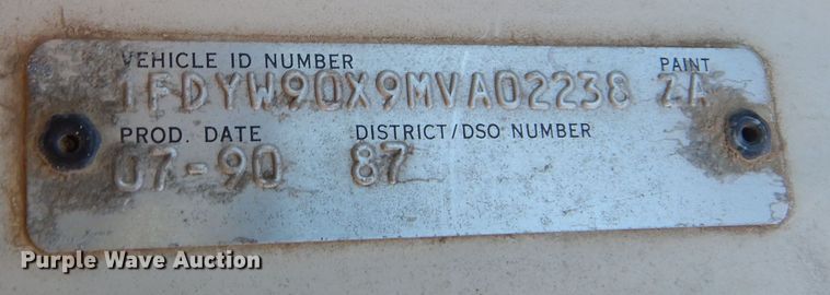 image for item DI6752 1991 Ford LT9000  semi truck