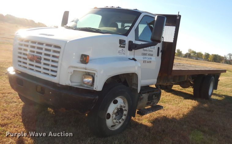 image for item DI6753 2004 GMC C7500  flatbed truck